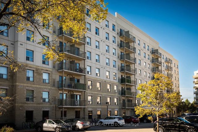 239 Auburn Drive 818, Waterloo