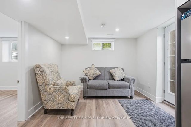 612 Fox Mill Place, London South