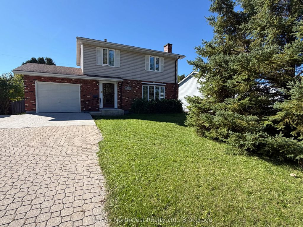 913 Banta Boulevard, Fort Frances