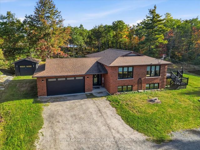 10389 41 Highway, Addington Highlands