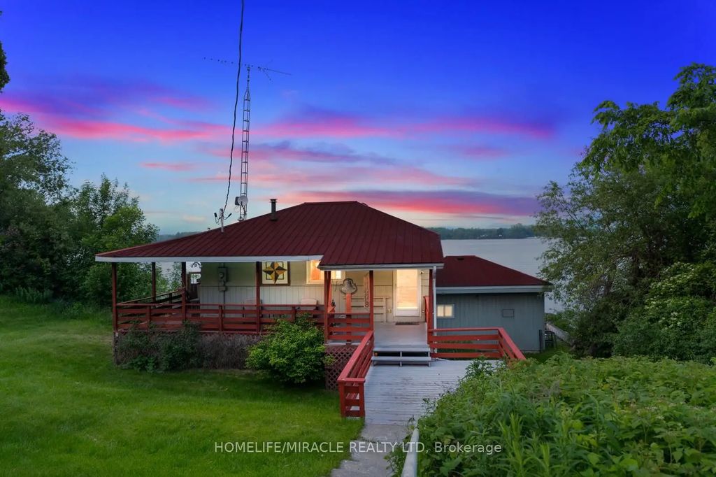 11278 Loyalist Parkway, Prince Edward County