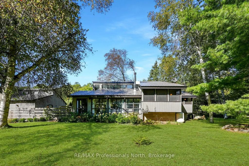 1012 Shetland Road, Minden Hills