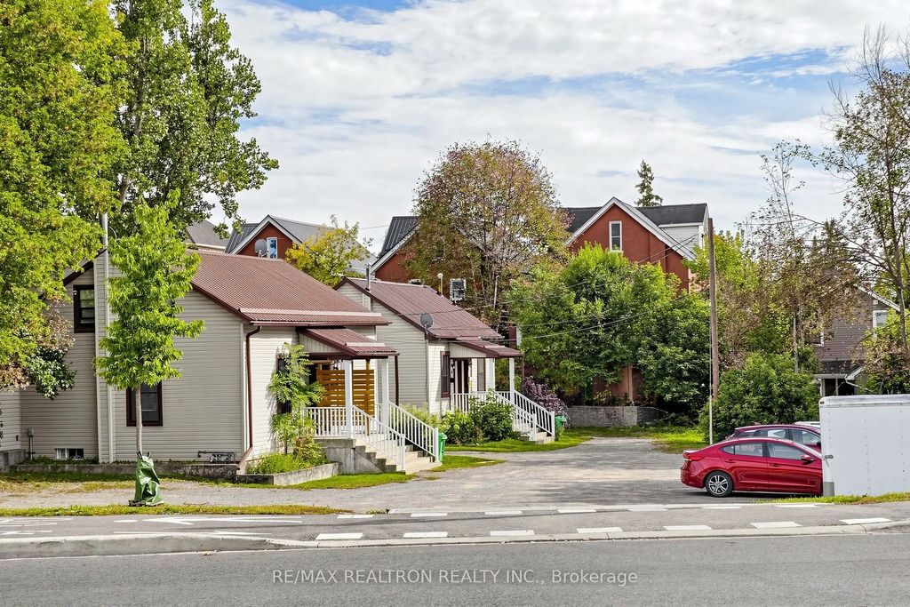 185 W Parkhill Road, Peterborough