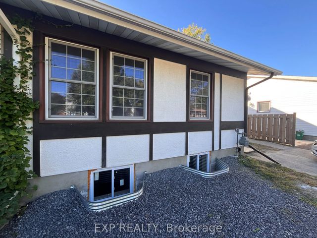 1381 Leigh Crescent, Cyrville - Carson Grove - Pineview