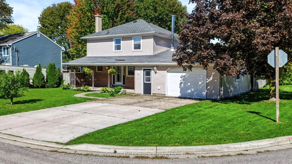 17 Regina Road, Huron East