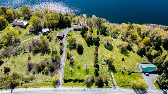 4822 Battersea Road, Frontenac