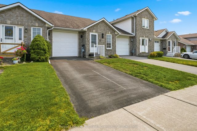 17 Alder Court, Belleville