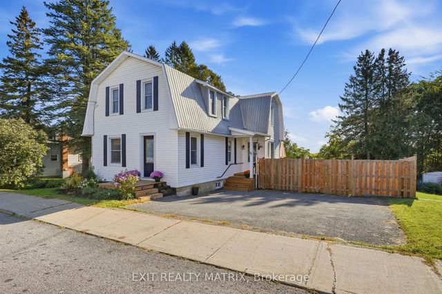 75 Stanley Avenue, Champlain