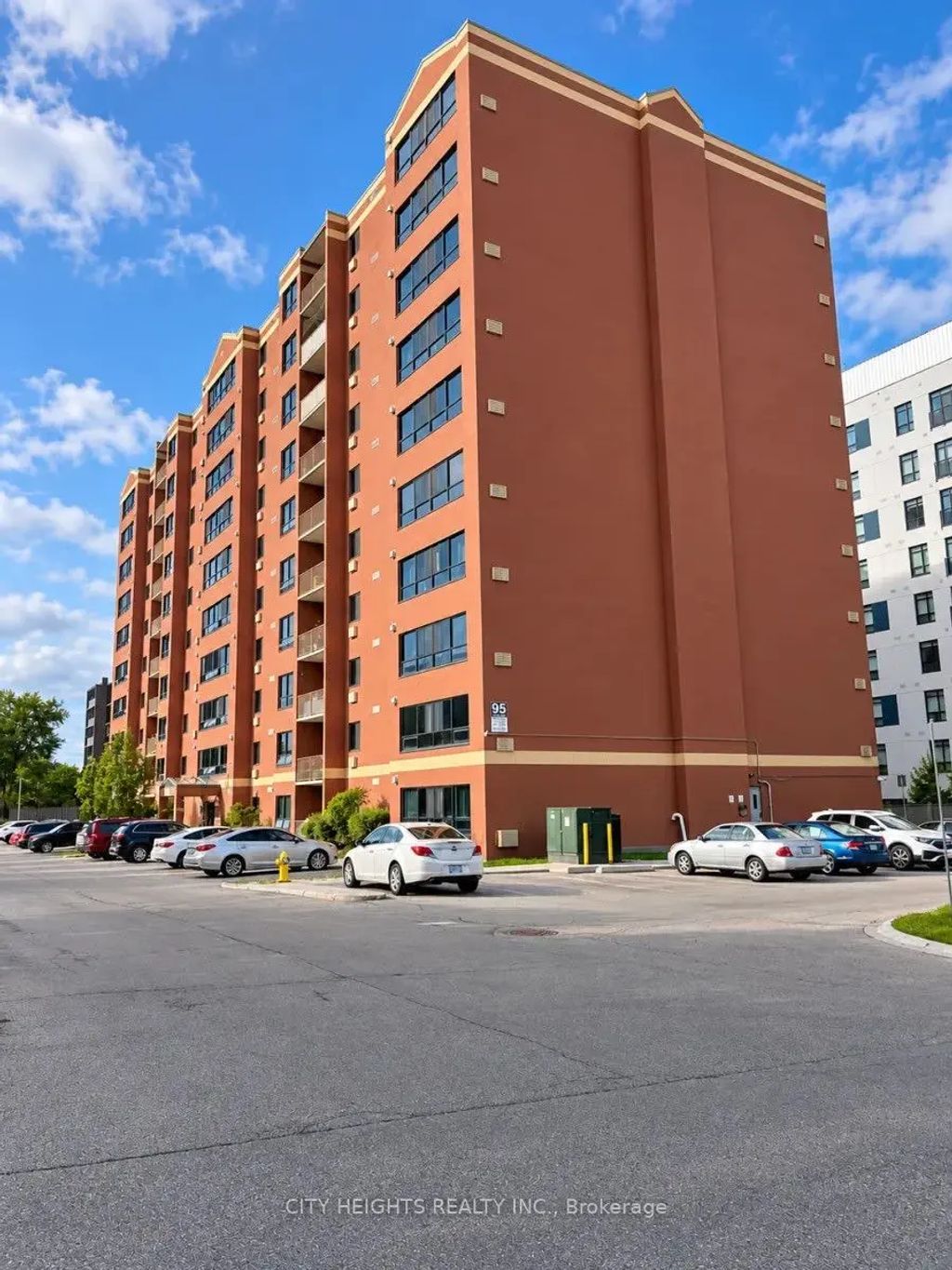 95 Byron Baseline Road 808, London South