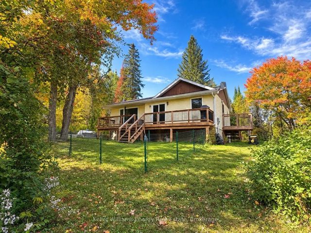 1250 Donroy Road, Highlands East