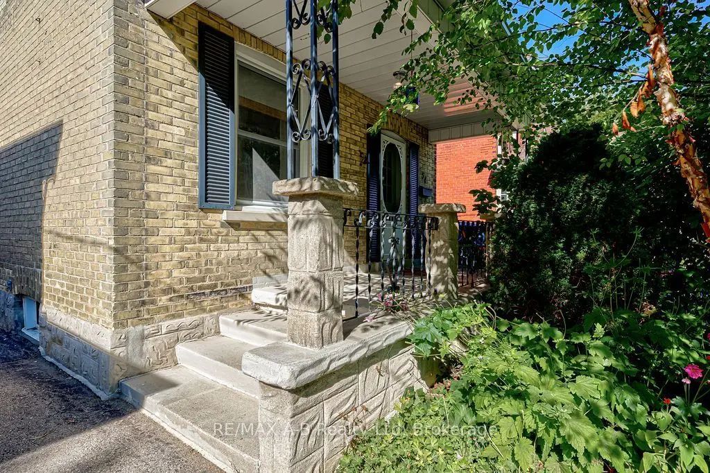 54 Mcnab Street S, Stratford