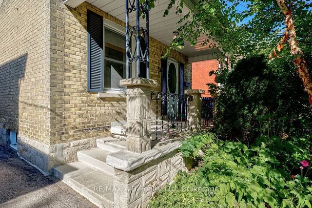 54 Mcnab Street S, Stratford