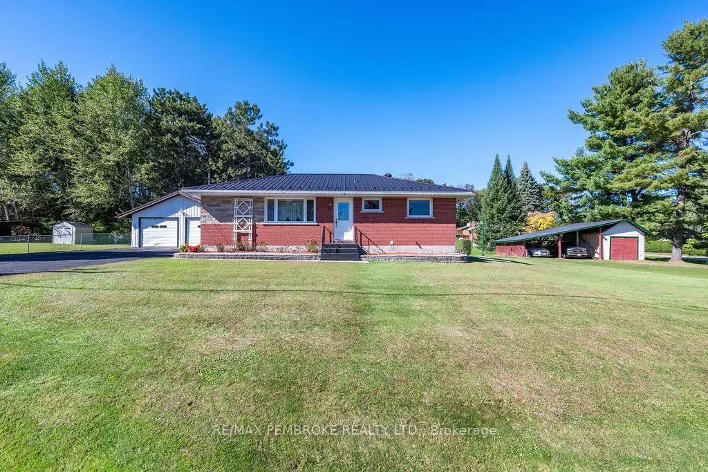 41 Centre Street W, Petawawa