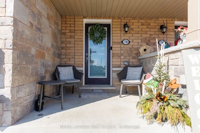 7794 White Pine Crescent, Niagara Falls
