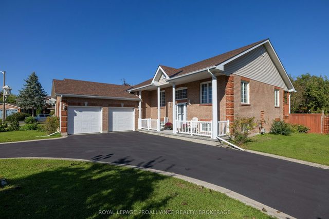 662 Millbrook Crescent, Kingston