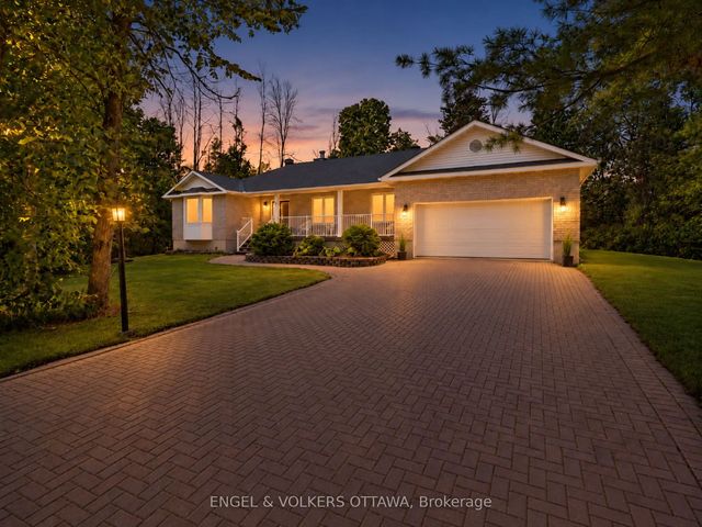 8 Black Walnut Road, North Grenville