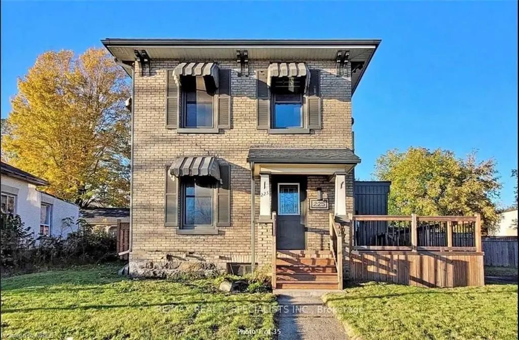 225 Dundas Street, Woodstock