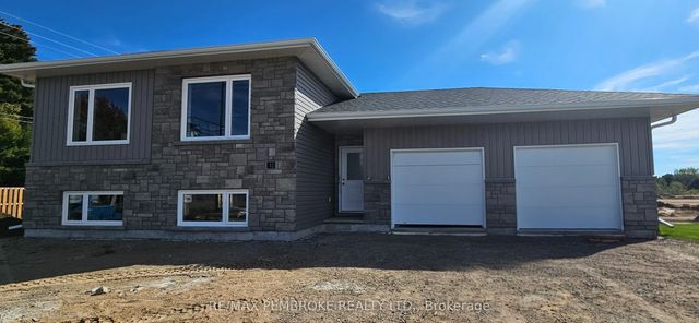 32 Jade Avenue, Petawawa