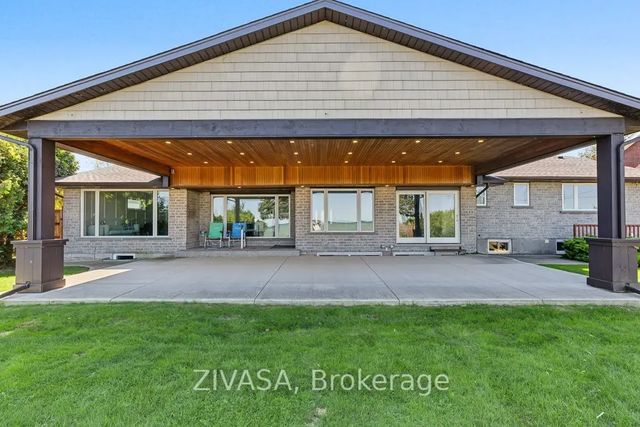 1065 North Service Road, Hamilton