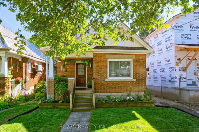 16 Barrington Avenue, London North