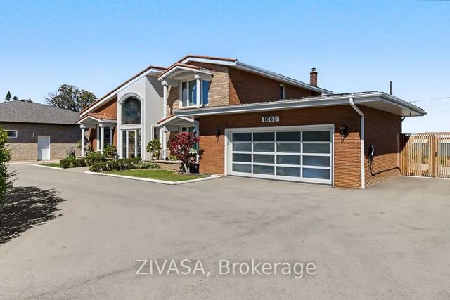1069 North Service Road, Hamilton