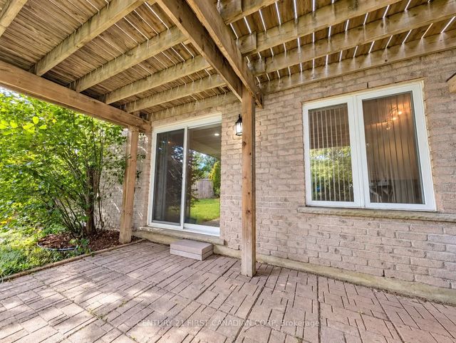 924 Guildwood Boulevard Lower, London North