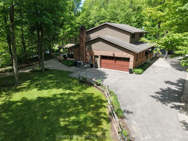 1814 Nafziger Road, Wilmot