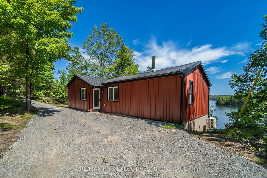 1040 Buckhorn Lane, Frontenac
