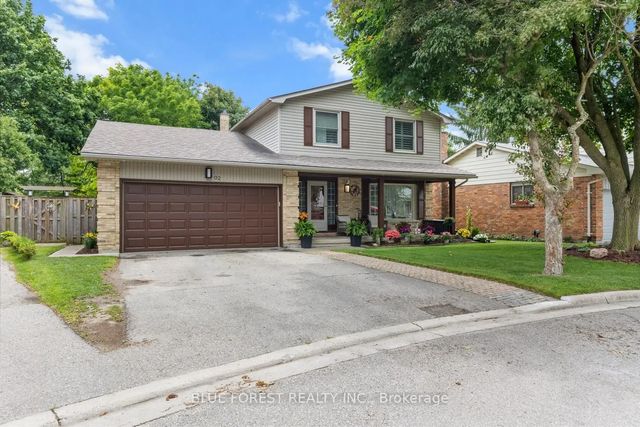 92 Salem Court, London South