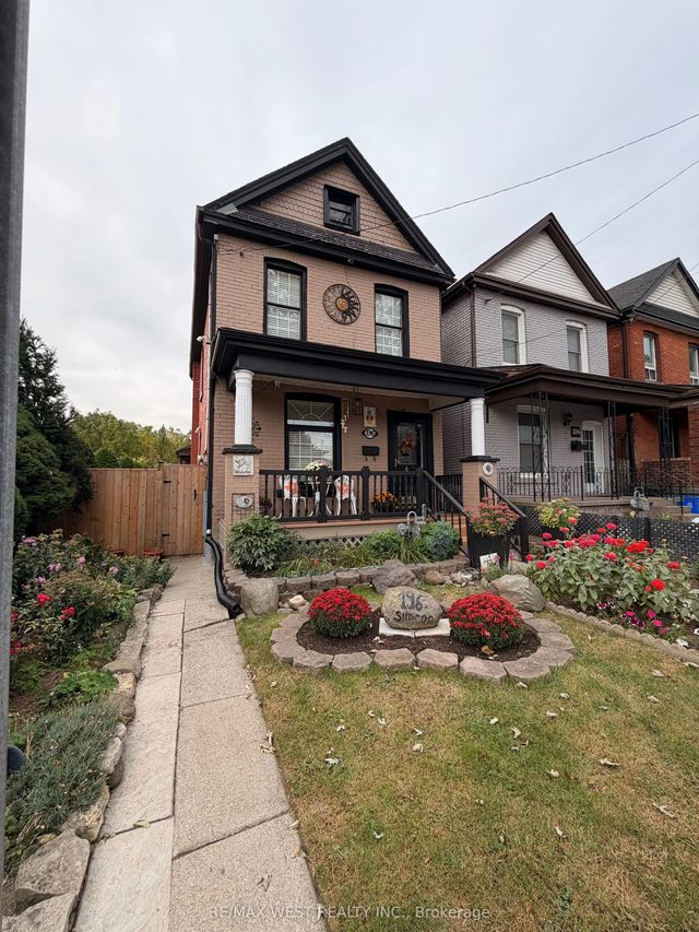 196 Simcoe Street E, Hamilton