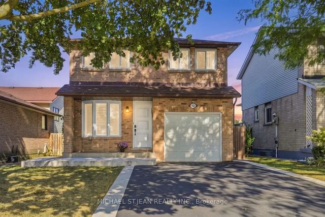 32 Twinoaks Crescent, Hamilton