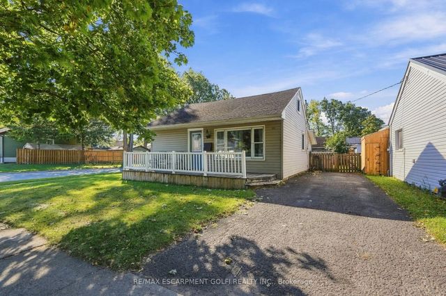 21 Exeter Avenue, Welland