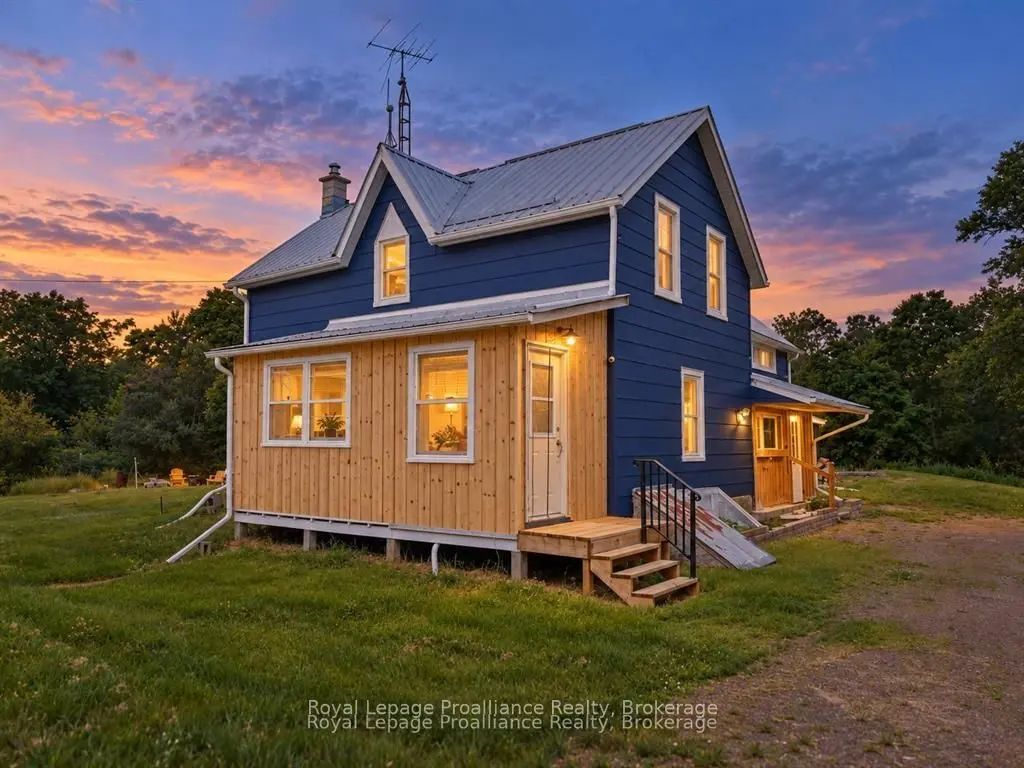 369 5th Concession Rd S Road, Addington Highlands