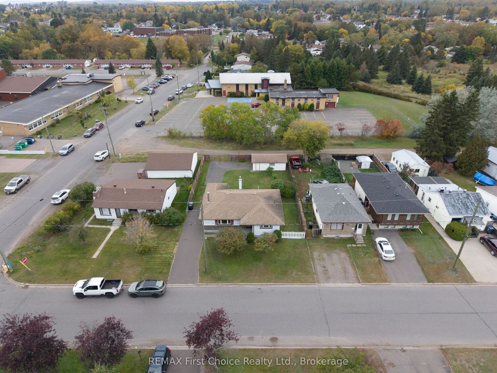 69 Matthews St. Street, Thunder Bay