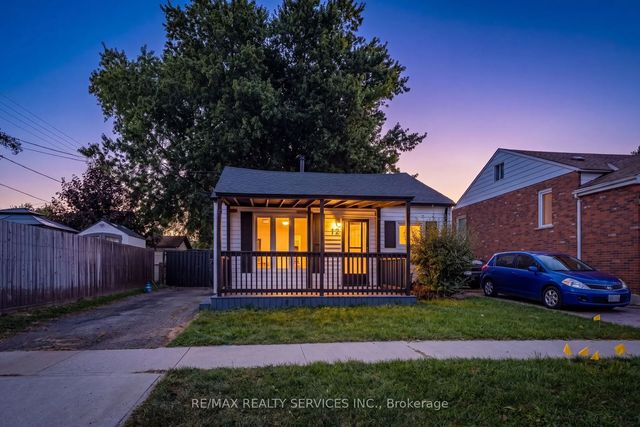 12 Ajax Avenue, Welland