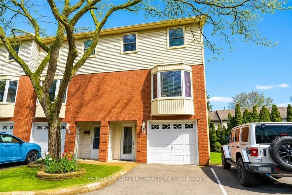 130 Livingston Avenue 12, Grimsby