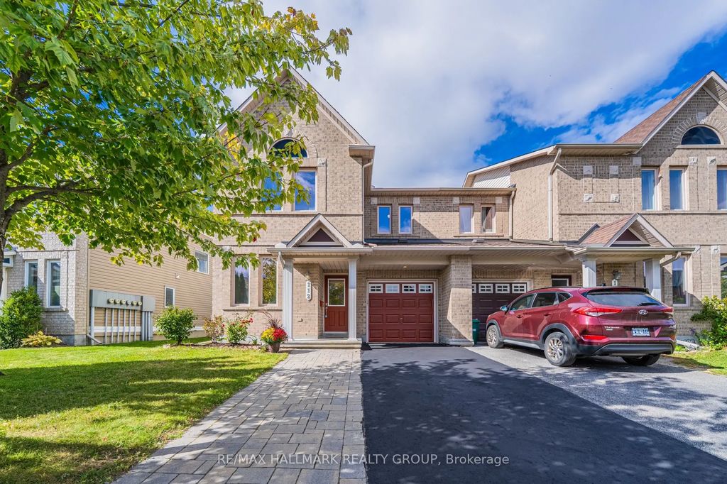 112 Akita Walk, Barrhaven