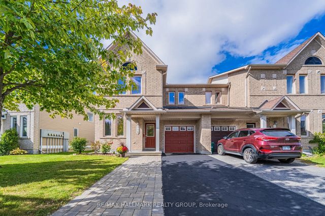 112 Akita Walk, Barrhaven