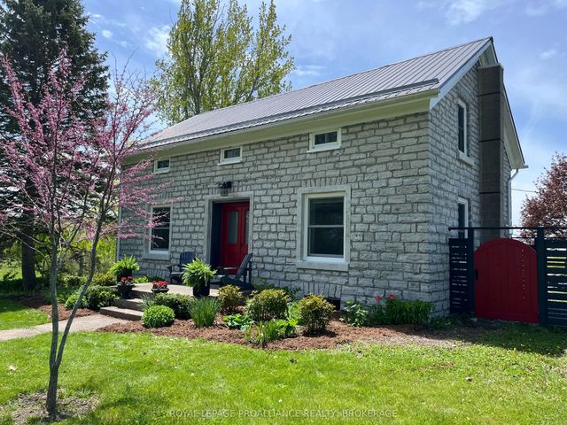 15 14th Line Road, Frontenac Islands