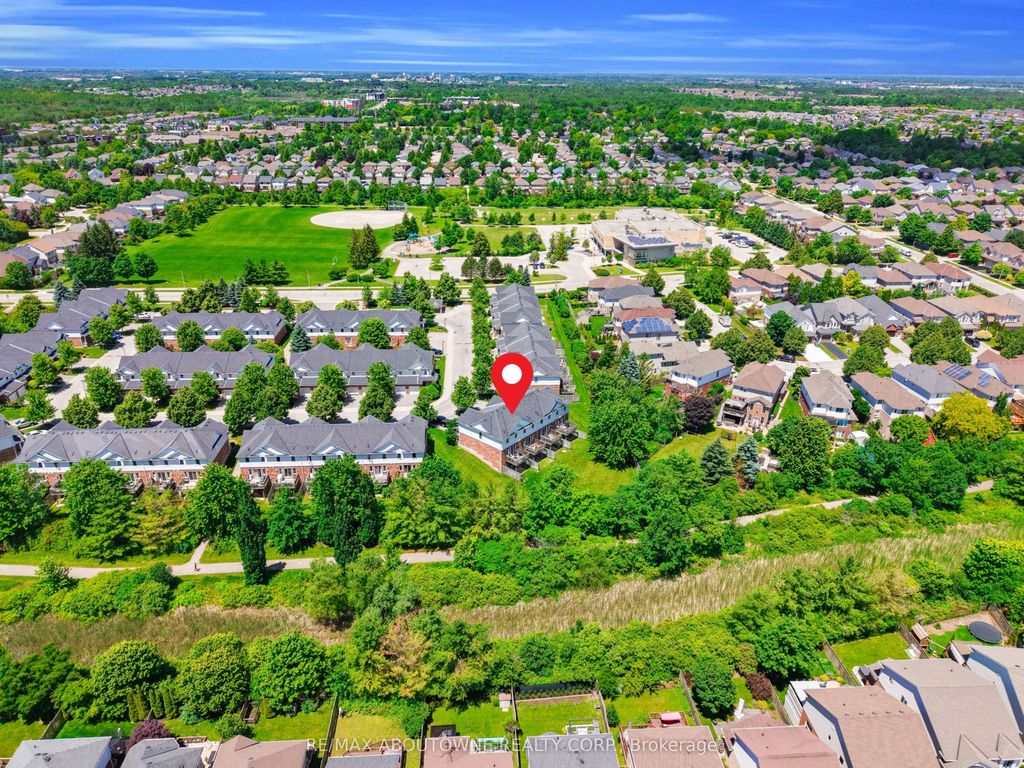 151 Clairfields Drive E 15, Guelph