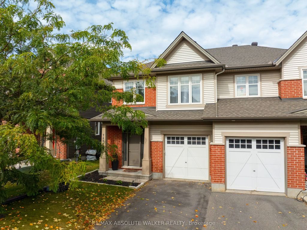 769 Hazelnut Crescent, Blossom Park - Airport and Area