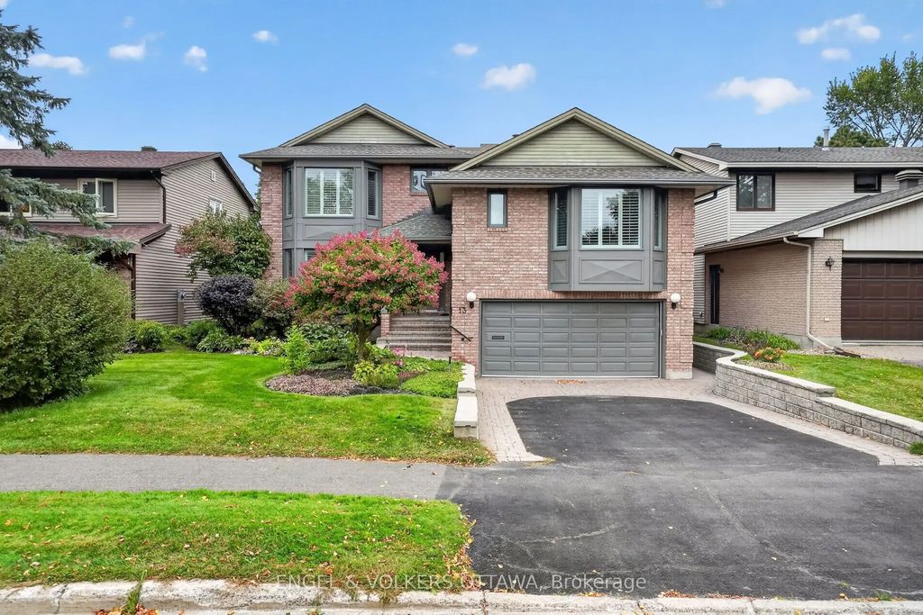 13 Lynhurst Avenue, Billings Bridge - Riverside Park and Area