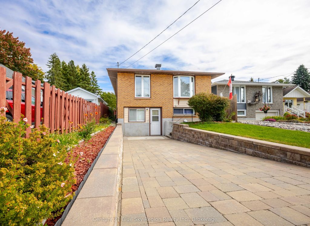 430 Aubrey Street, North Bay