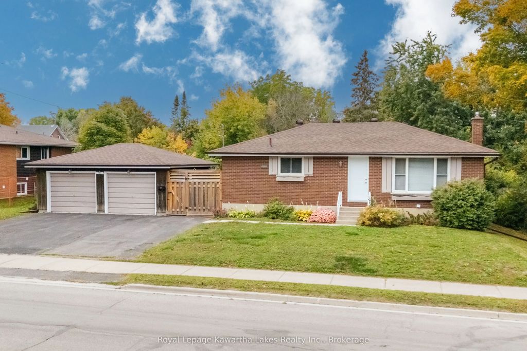 115 Victoria Avenue N, Kawartha Lakes