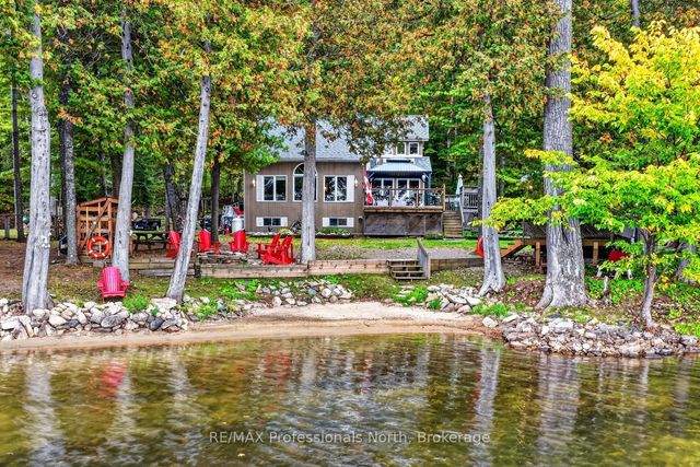 1102 Parallel Falls Lane, Minden Hills