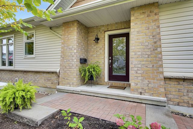 522 Silverbell Crescent, Blossom Park - Airport and Area
