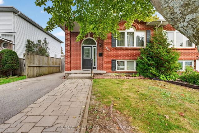 984 Waterbury Crescent, Kingston