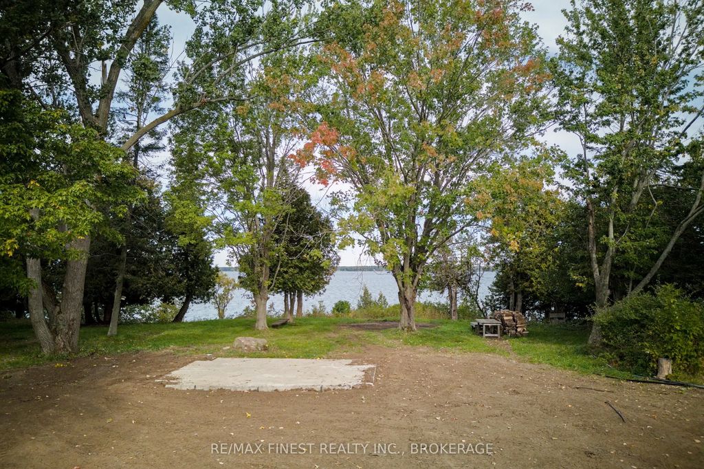 1600 Front Road, Loyalist