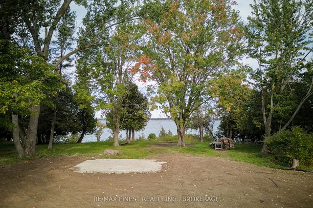 1600 Front Road, Loyalist
