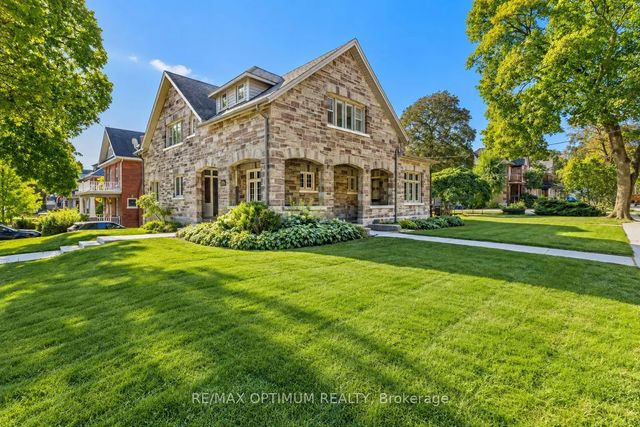 916 Queenston Road, Cambridge
